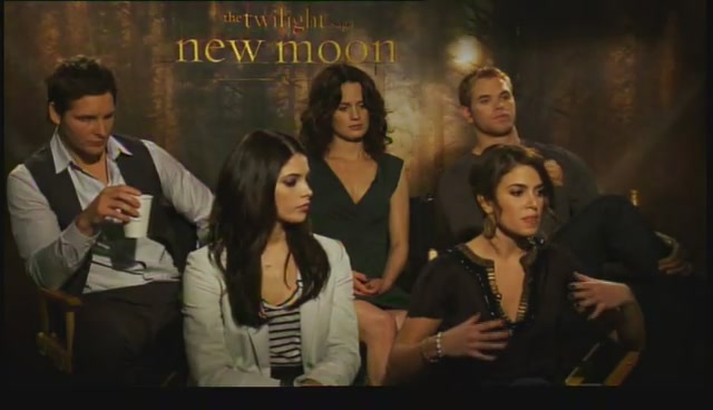 Ashley-Greene-dot-nl_NewMooninterview-TheMovieGuycom0150.jpg