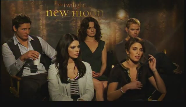 Ashley-Greene-dot-nl_NewMooninterview-TheMovieGuycom0157.jpg