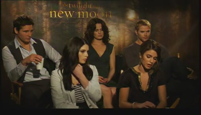 Ashley-Greene-dot-nl_NewMooninterview-TheMovieGuycom0159.jpg