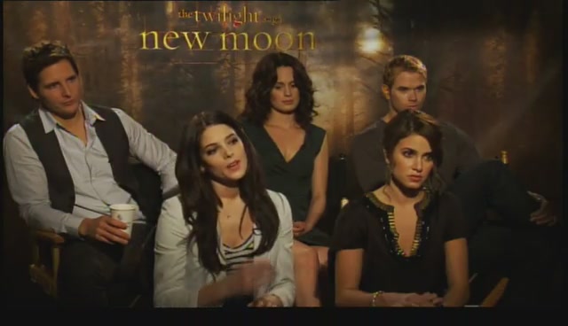 Ashley-Greene-dot-nl_NewMooninterview-TheMovieGuycom0170.jpg
