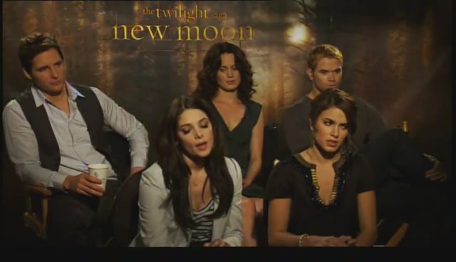 Ashley-Greene-dot-nl_NewMooninterview-TheMovieGuycom0171.jpg
