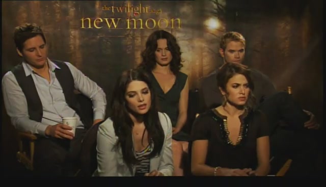 Ashley-Greene-dot-nl_NewMooninterview-TheMovieGuycom0172.jpg