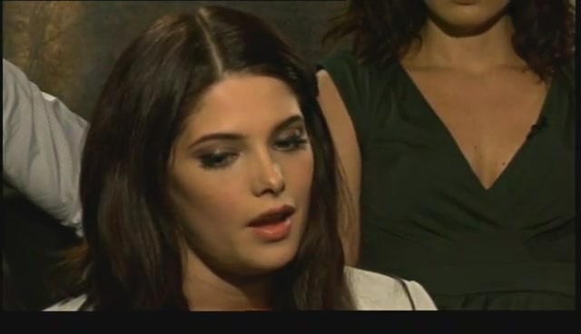 Ashley-Greene-dot-nl_NewMooninterview-TheMovieGuycom0181.jpg