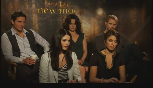 Ashley-Greene-dot-nl_NewMooninterview-TheMovieGuycom0190.jpg