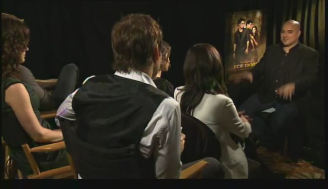 Ashley-Greene-dot-nl_NewMooninterview-TheMovieGuycom0198.jpg