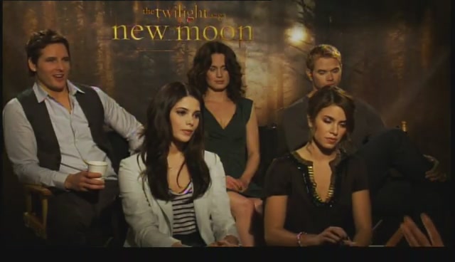 Ashley-Greene-dot-nl_NewMooninterview-TheMovieGuycom0202.jpg