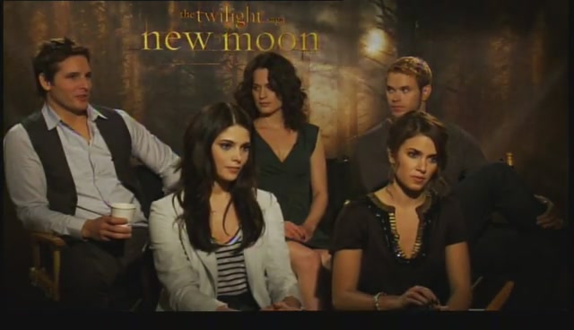 Ashley-Greene-dot-nl_NewMooninterview-TheMovieGuycom0203.jpg