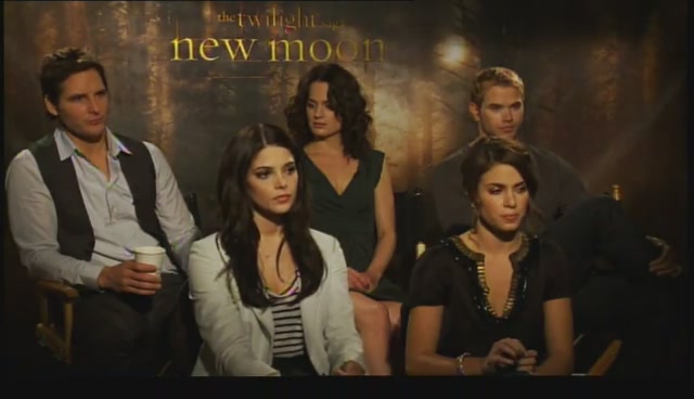 Ashley-Greene-dot-nl_NewMooninterview-TheMovieGuycom0216.jpg