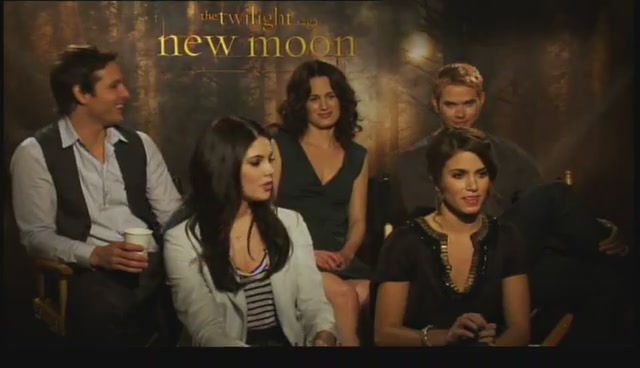 Ashley-Greene-dot-nl_NewMooninterview-TheMovieGuycom0222.jpg