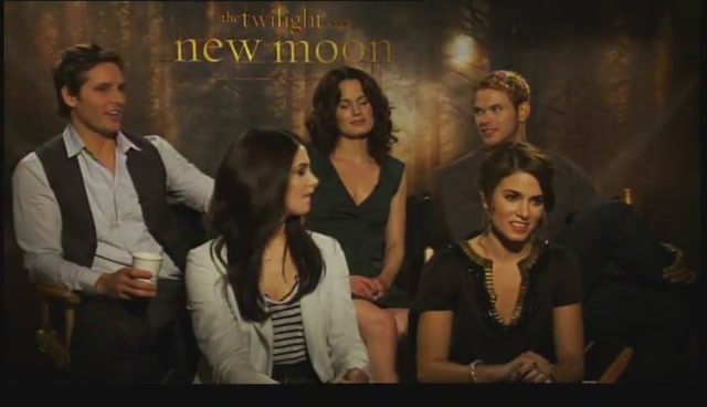 Ashley-Greene-dot-nl_NewMooninterview-TheMovieGuycom0236.jpg