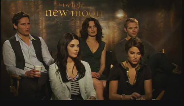 Ashley-Greene-dot-nl_NewMooninterview-TheMovieGuycom0240.jpg