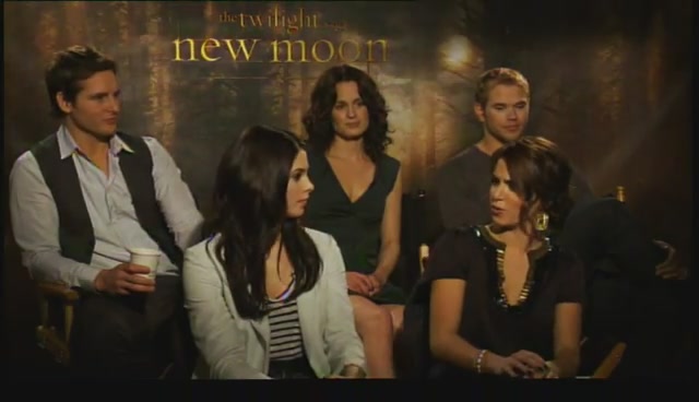 Ashley-Greene-dot-nl_NewMooninterview-TheMovieGuycom0241.jpg