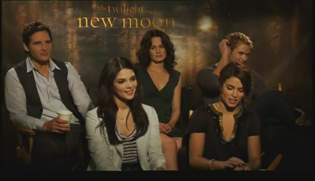 Ashley-Greene-dot-nl_NewMooninterview-TheMovieGuycom0242.jpg
