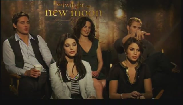 Ashley-Greene-dot-nl_NewMooninterview-TheMovieGuycom0250.jpg