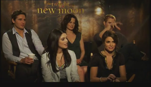 Ashley-Greene-dot-nl_NewMooninterview-TheMovieGuycom0253.jpg