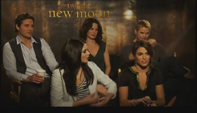 Ashley-Greene-dot-nl_NewMooninterview-TheMovieGuycom0254.jpg