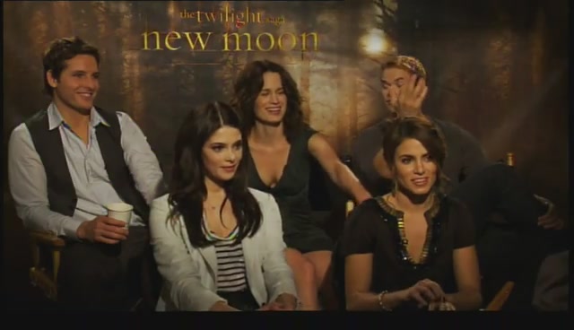 Ashley-Greene-dot-nl_NewMooninterview-TheMovieGuycom0256.jpg