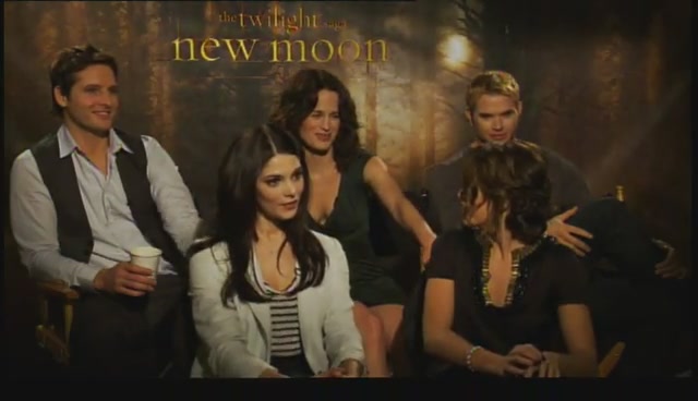 Ashley-Greene-dot-nl_NewMooninterview-TheMovieGuycom0259.jpg