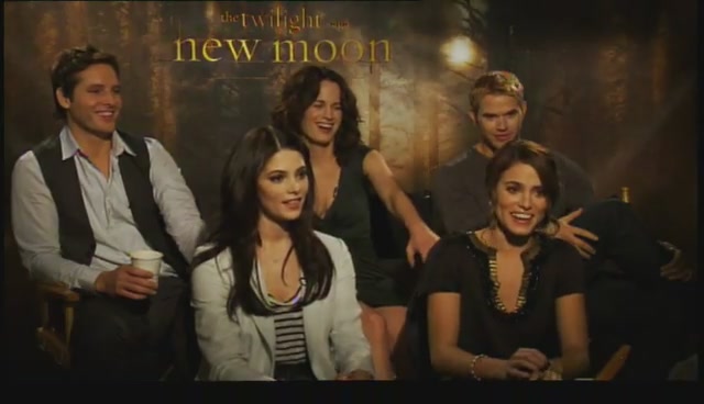 Ashley-Greene-dot-nl_NewMooninterview-TheMovieGuycom0260.jpg