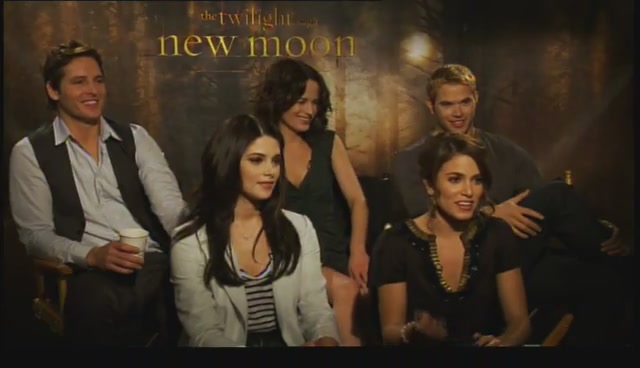 Ashley-Greene-dot-nl_NewMooninterview-TheMovieGuycom0262.jpg