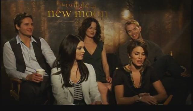 Ashley-Greene-dot-nl_NewMooninterview-TheMovieGuycom0264.jpg