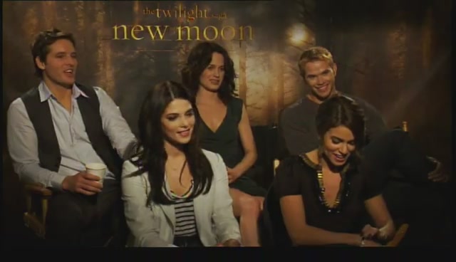 Ashley-Greene-dot-nl_NewMooninterview-TheMovieGuycom0265.jpg
