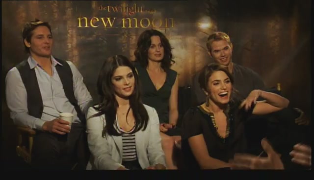 Ashley-Greene-dot-nl_NewMooninterview-TheMovieGuycom0268.jpg