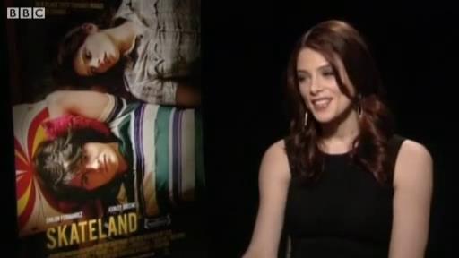 Ashley-Greene-dot-nl_Skatelandinterview-BBC00002.jpg