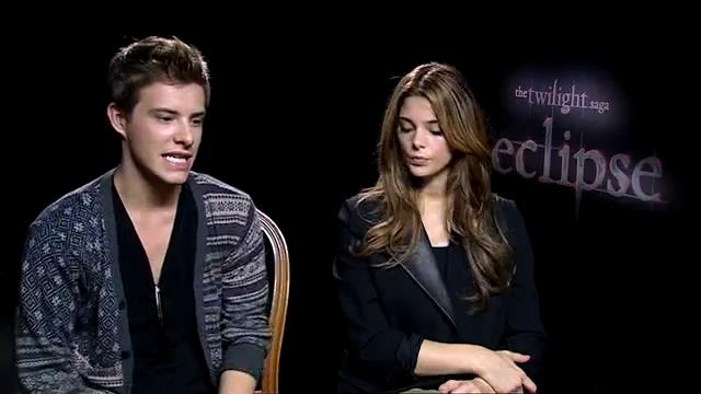 Ashley-Greene_dot_nl-EclipseinterviewWith_HeyUGuysBlog-00026.jpg