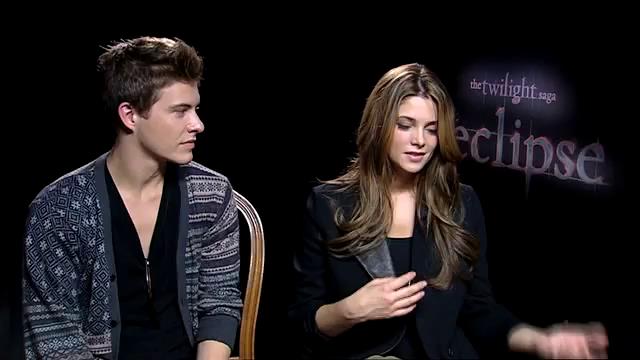 Ashley-Greene_dot_nl-EclipseinterviewWith_HeyUGuysBlog-00101.jpg
