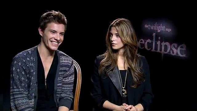 Ashley-Greene_dot_nl-EclipseinterviewWith_HeyUGuysBlog-00108.jpg