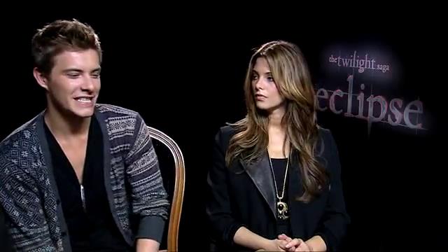Ashley-Greene_dot_nl-EclipseinterviewWith_HeyUGuysBlog-00122.jpg