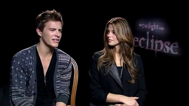 Ashley-Greene_dot_nl-EclipseinterviewWith_HeyUGuysBlog-00132.jpg