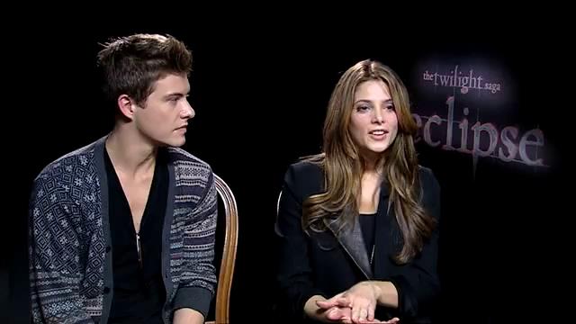 Ashley-Greene_dot_nl-EclipseinterviewWith_HeyUGuysBlog-00144.jpg