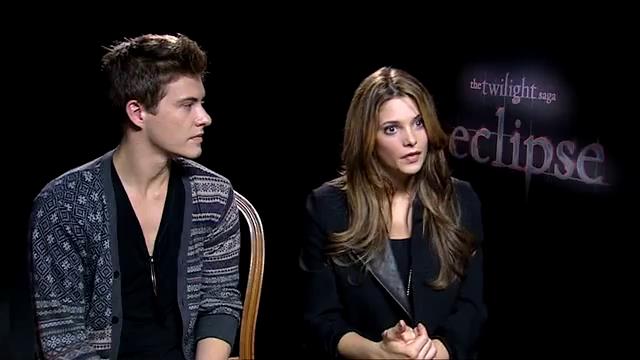 Ashley-Greene_dot_nl-EclipseinterviewWith_HeyUGuysBlog-00152.jpg