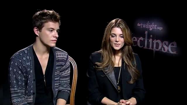 Ashley-Greene_dot_nl-EclipseinterviewWith_HeyUGuysBlog-00158.jpg