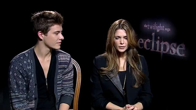 Ashley-Greene_dot_nl-EclipseinterviewWith_HeyUGuysBlog-00169.jpg