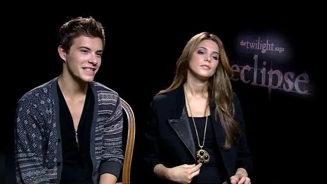 Ashley-Greene_dot_nl-EclipseinterviewWith_HeyUGuysBlog-00174.jpg