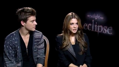 Ashley-Greene_dot_nl-EclipseinterviewWith_HeyUGuysBlog-00050.jpg