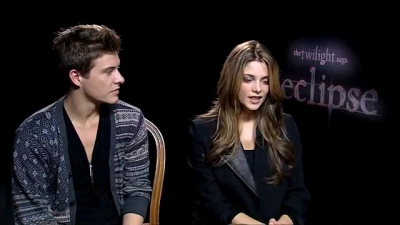 Ashley-Greene_dot_nl-EclipseinterviewWith_HeyUGuysBlog-00051.jpg