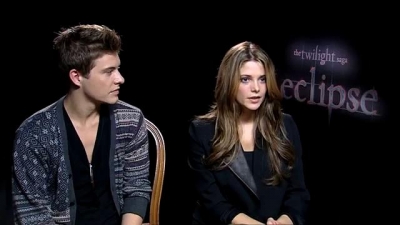 Ashley-Greene_dot_nl-EclipseinterviewWith_HeyUGuysBlog-00054.jpg