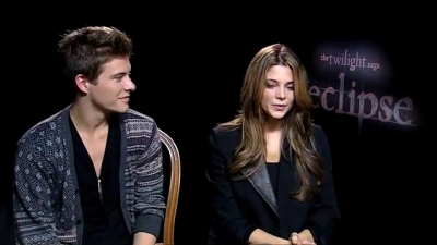 Ashley-Greene_dot_nl-EclipseinterviewWith_HeyUGuysBlog-00059.jpg