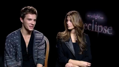 Ashley-Greene_dot_nl-EclipseinterviewWith_HeyUGuysBlog-00065.jpg