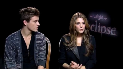 Ashley-Greene_dot_nl-EclipseinterviewWith_HeyUGuysBlog-00077.jpg