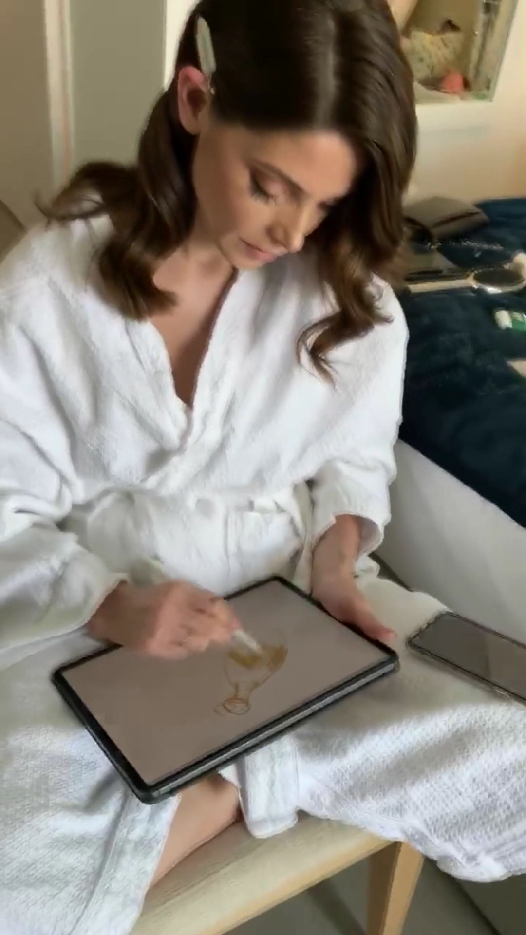 Ashley-Greene-dot-nl_2020_CryptographVideo0043.jpg