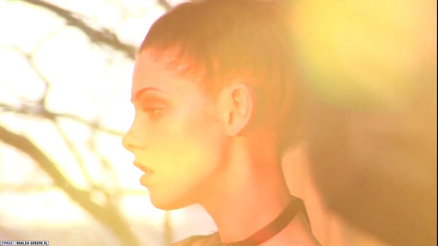 MarieClaire-BehindtheScene0000005.jpg MarieClaire-BehindtheScene0000005.jpg