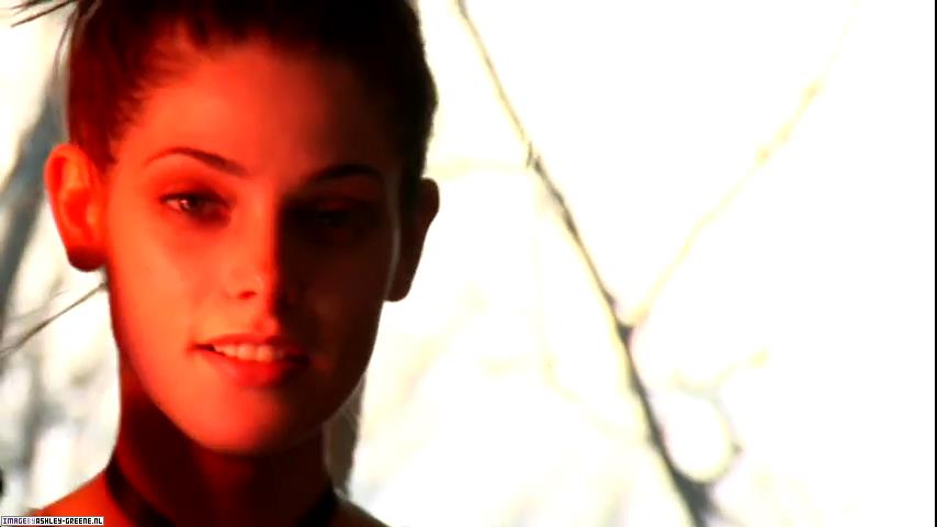 MarieClaire-BehindtheScene0000006.jpg MarieClaire-BehindtheScene0000006.jpg