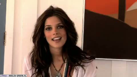 AshleyGreene_dot_nl-AchterdeSchermen2010WomansHealthShoot00001.jpg