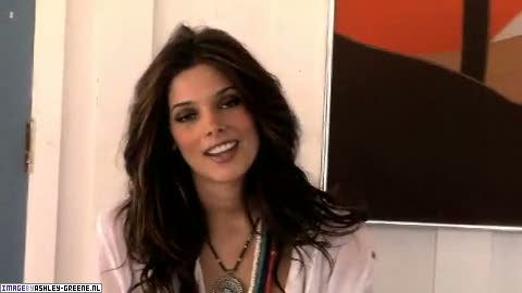 AshleyGreene_dot_nl-AchterdeSchermen2010WomansHealthShoot00002.jpg