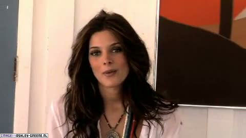AshleyGreene_dot_nl-AchterdeSchermen2010WomansHealthShoot00003.jpg
